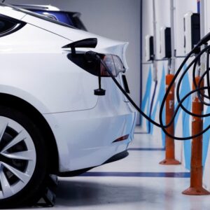 Türkiye elektrikli araçta tarihi eşiği aştı: TOGG ile Tesla rekabeti öne çıktı