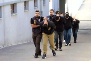 adanada otomobil dolandiriciligi operasyonu 6 supheli tutuklandi lvr5A1Kn.jpg